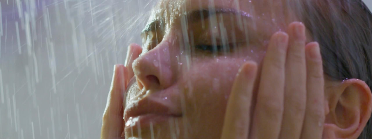 Tiefenwasser ist von exzellenter und konstant guter Wasserqualität. Unsere drei Brunnen geben uns diese Sicherheit, unbeeinflusst von allen äußeren Faktoren.Jährlich führt ein zertifiziertes Hygiene-Institut eine Trinkwasser-Analyse in Jülich durch. Die aktuelle Untersuchung bescheinigt unserem Jülicher Wasser beste Trinkwassereigenschaften und einen ausgewogenen mittleren Härtebereich.Die aktuellen Trinkwasser-Expertise mit allen Daten und Untersuchungsergebnissen finden Sie in der Sektion Dokumente & Downloads.