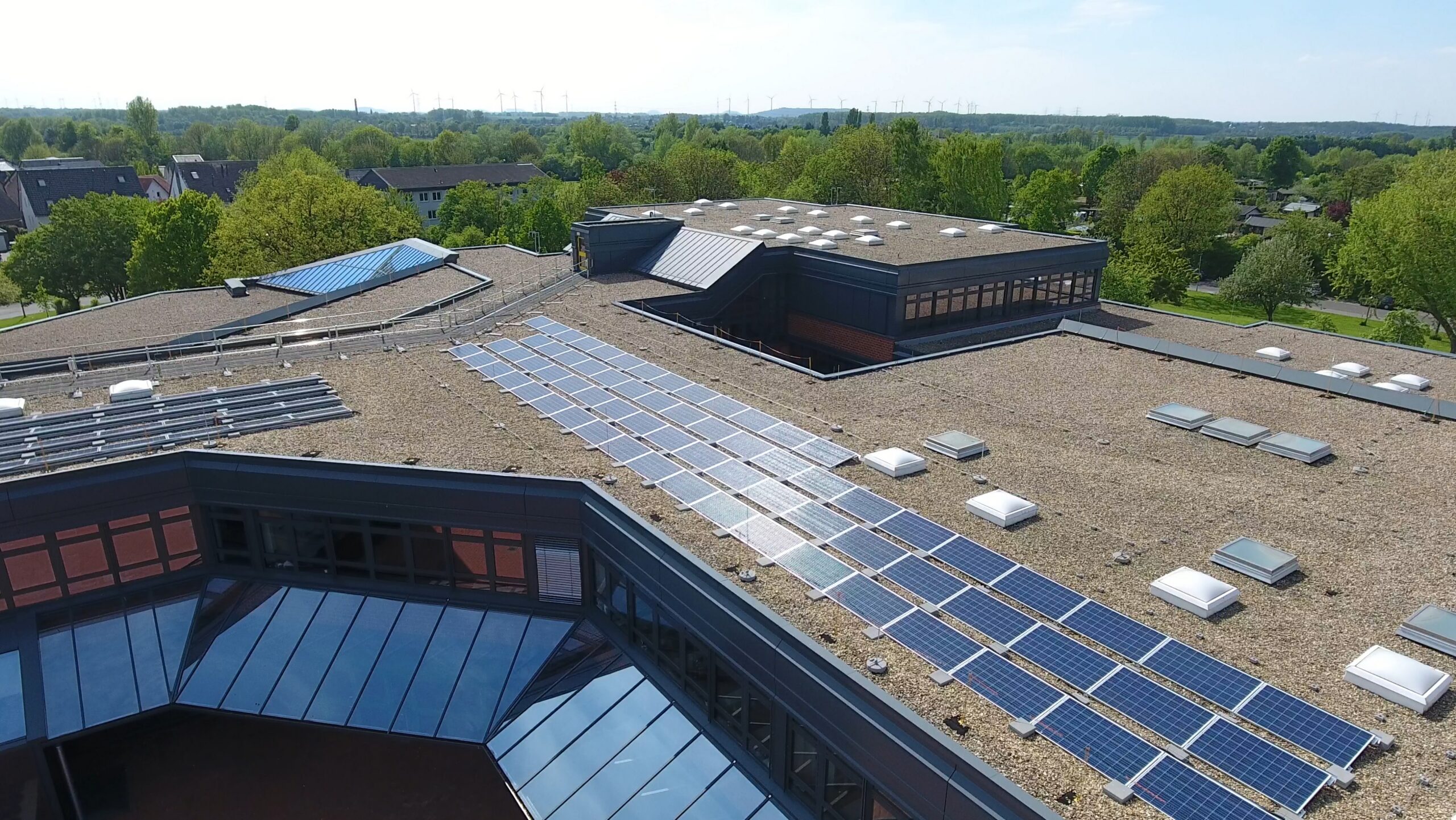 Sekundarschule Jülich mit Solarmodulen